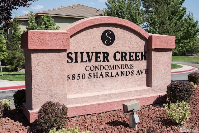 view of community / neighborhood sign