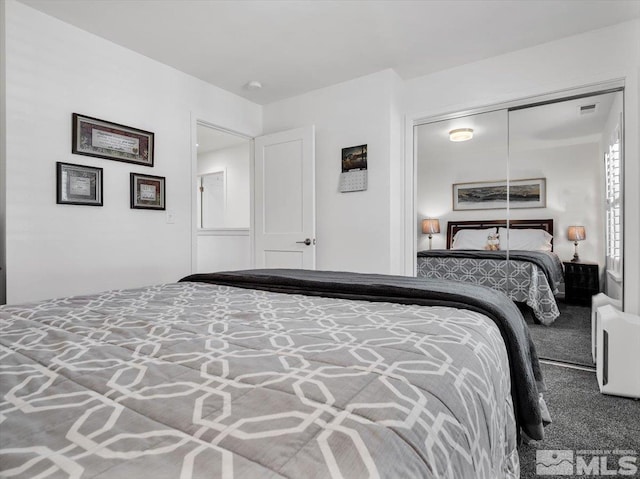 bedroom featuring carpet flooring and a closet