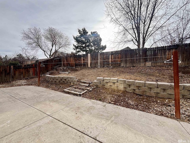 view of yard featuring a patio