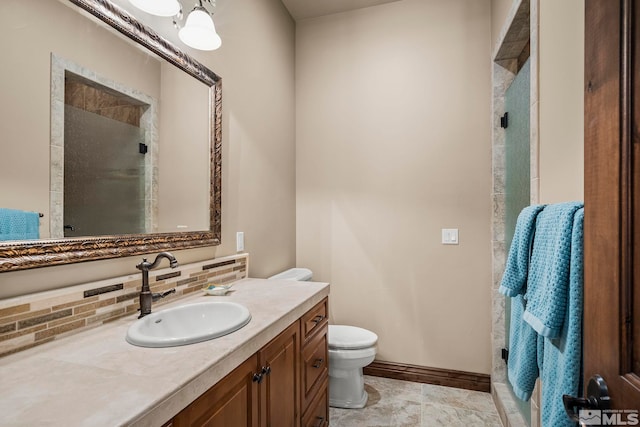 bathroom featuring an enclosed shower, decorative backsplash, toilet, and vanity