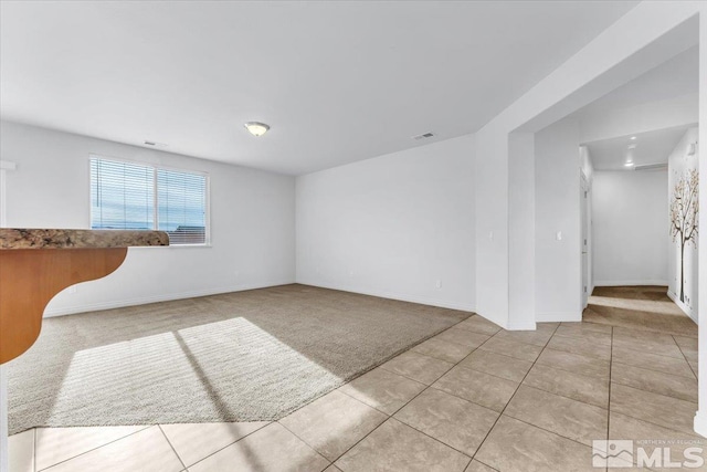 unfurnished room featuring light tile patterned floors