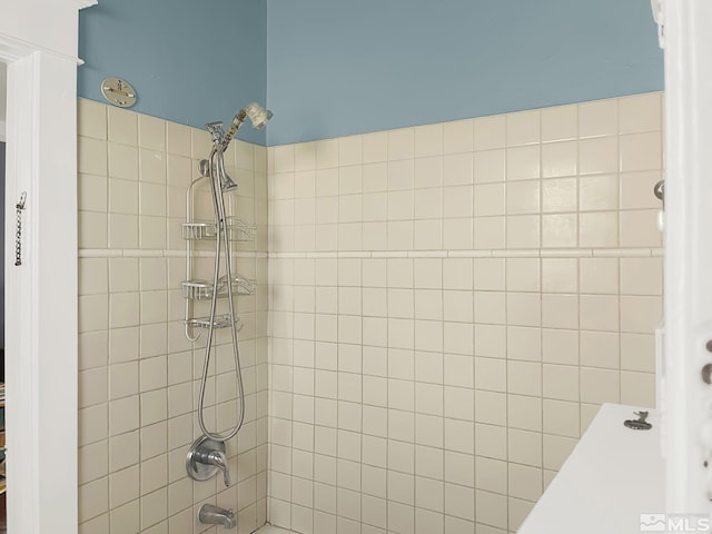 bathroom with shower / bathtub combination with curtain