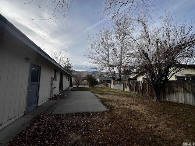 view of yard featuring a patio