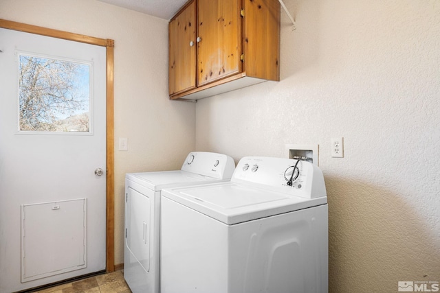 washroom featuring cabinets and washing machine and dryer