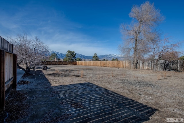 view of yard with a mountain view