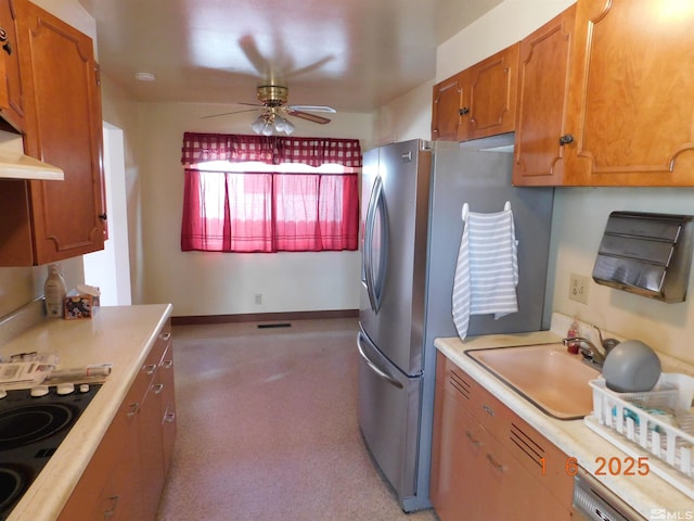 kitchen featuring ceiling fan, black electric cooktop, sink, and stainless steel refrigerator