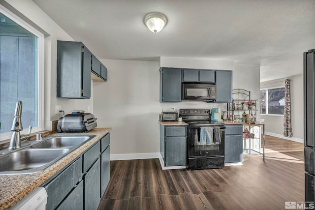 kitchen featuring black appliances, sink, gray cabinets, a textured ceiling, and dark hardwood / wood-style flooring