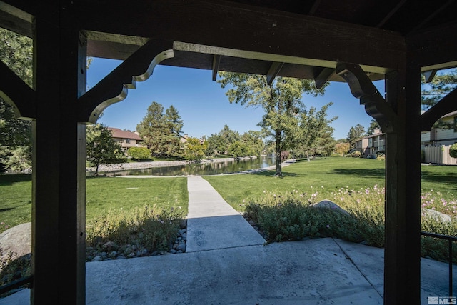 view of yard featuring a water view