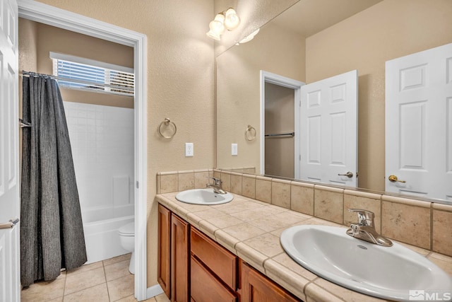 full bathroom featuring tile patterned floors, vanity, shower / bath combo, and toilet