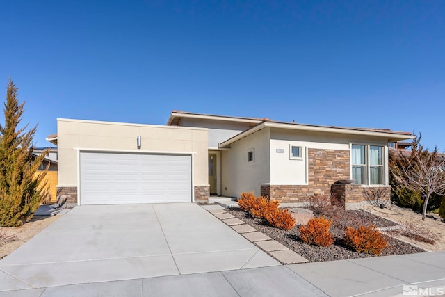 view of front facade with a garage