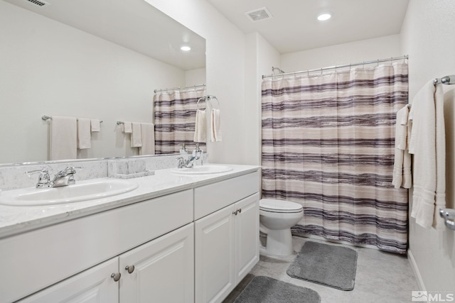 bathroom featuring a shower with curtain, vanity, and toilet