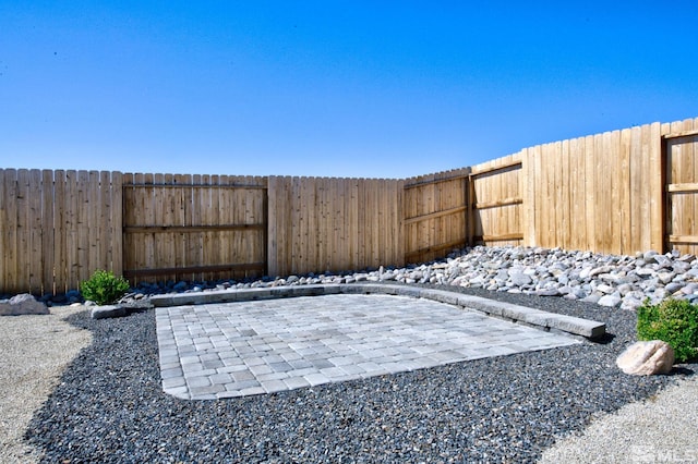 view of yard featuring a patio