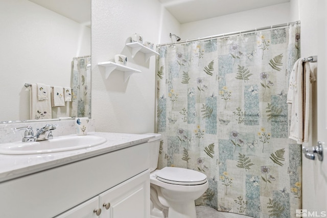 bathroom featuring a shower with curtain, vanity, and toilet