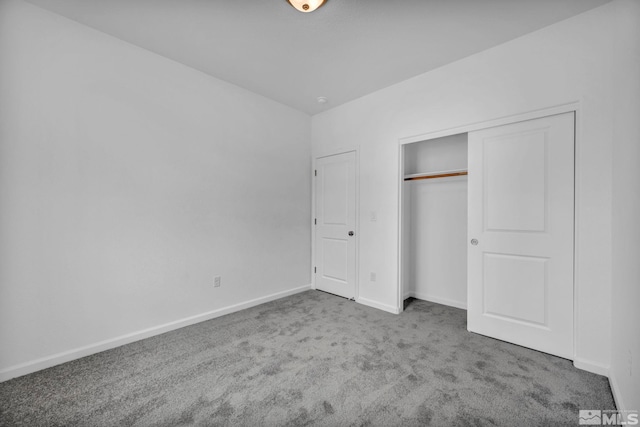 unfurnished bedroom with carpet flooring and a closet