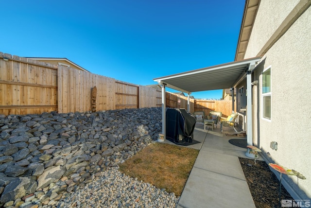 view of yard featuring a patio area