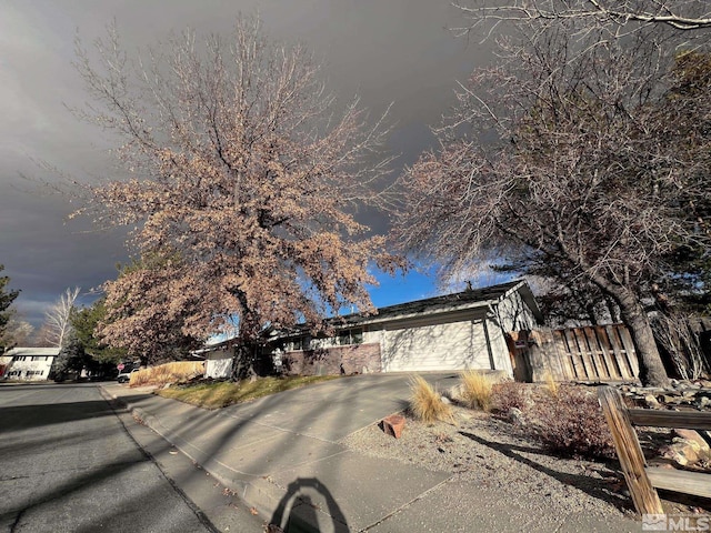 view of front facade with a garage