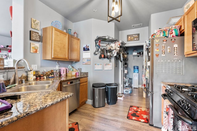 kitchen with dishwasher, sink, hanging light fixtures, light hardwood / wood-style flooring, and black / electric stove