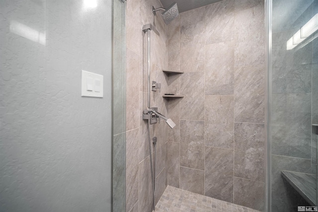 bathroom featuring a tile shower