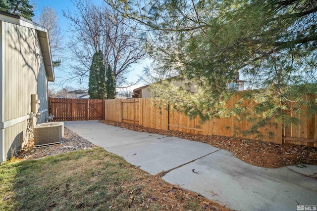 view of yard featuring central AC