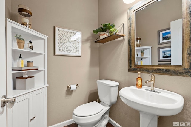 bathroom featuring toilet and sink