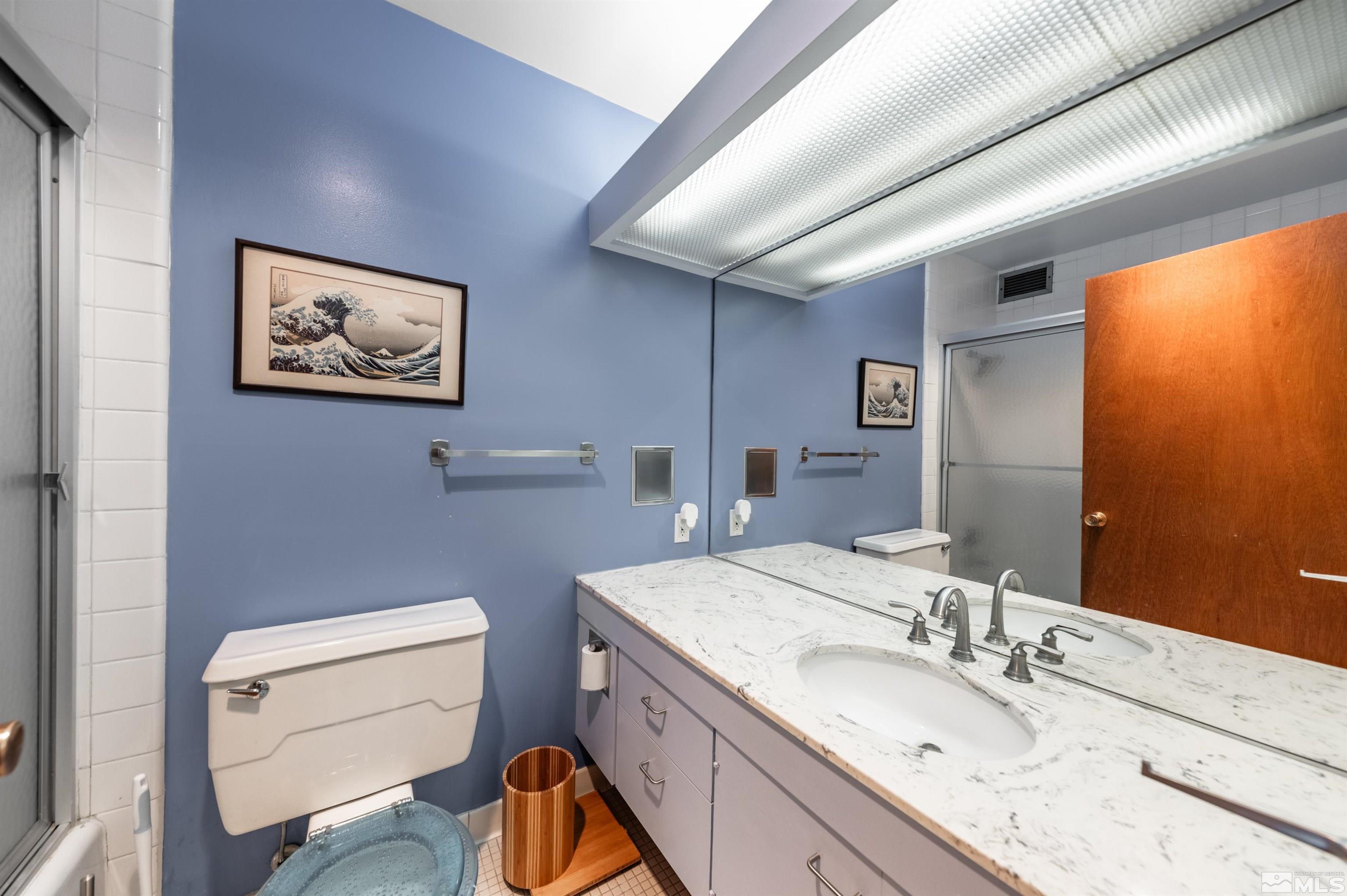 full bathroom with shower / bath combination with glass door, toilet, and vanity