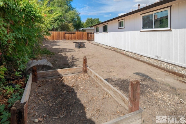 view of yard featuring a fire pit