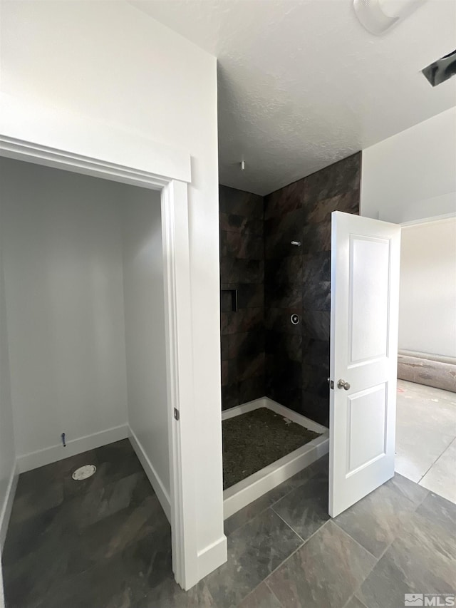 bathroom featuring a tile shower