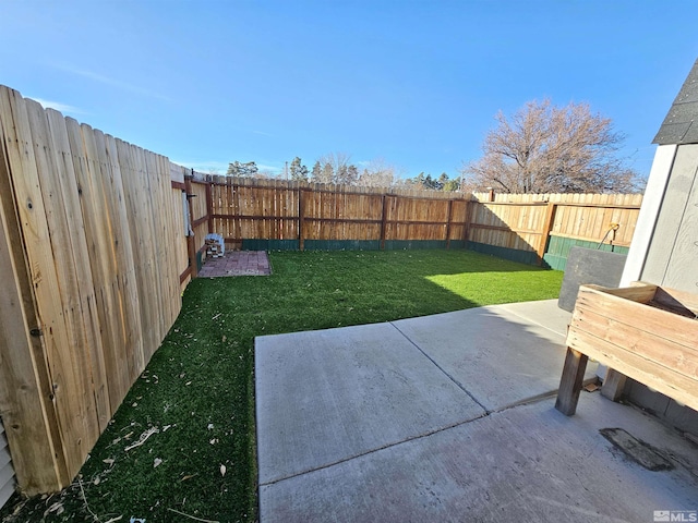 view of yard with a patio