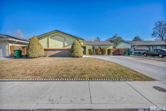 ranch-style home featuring a front lawn