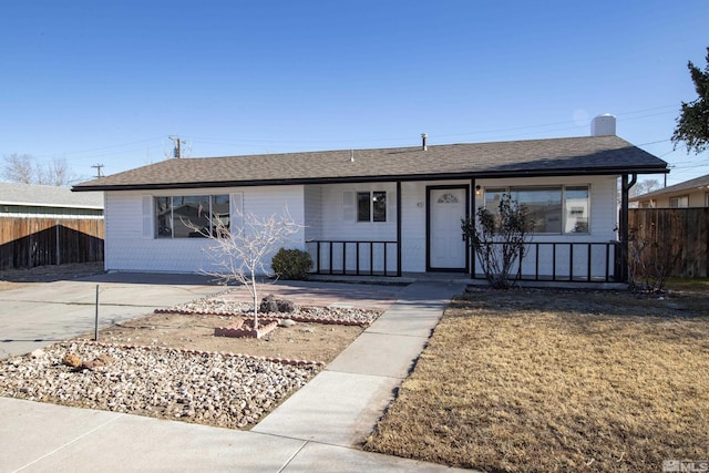 single story home with a porch