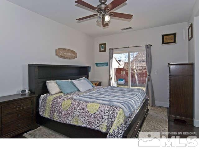 bedroom with ceiling fan