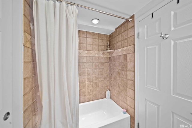 bathroom with shower / tub combo with curtain