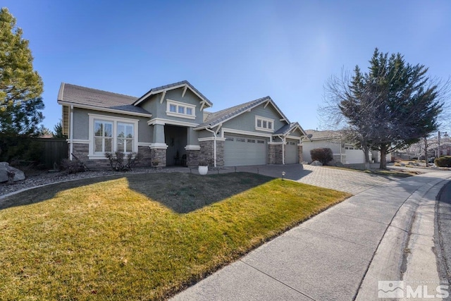 view of front facade featuring a front yard