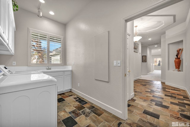 laundry room featuring cabinets, sink, and independent washer and dryer