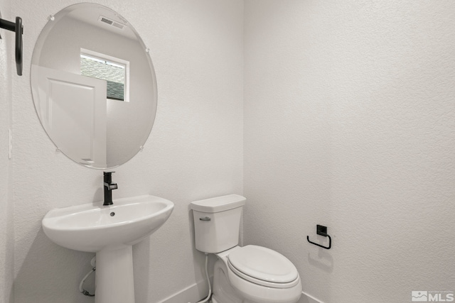 bathroom featuring toilet