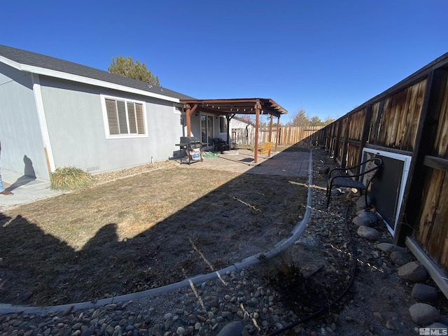 view of yard featuring a patio area