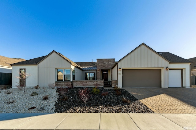 view of front of property featuring a garage