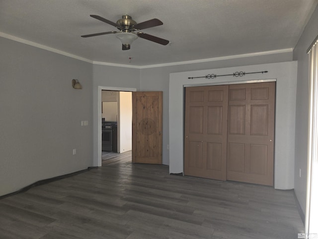 unfurnished bedroom with a textured ceiling, dark hardwood / wood-style flooring, a closet, ornamental molding, and ceiling fan