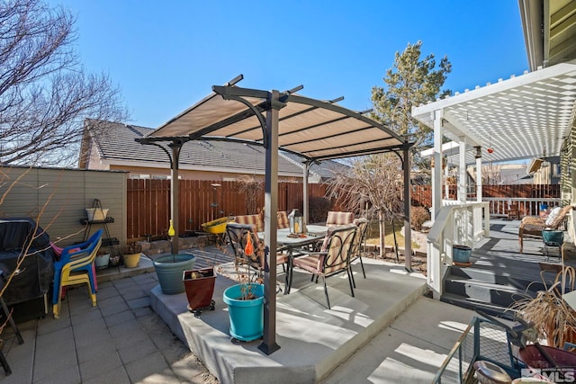 view of patio featuring a pergola