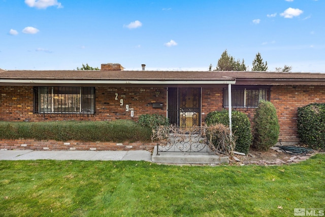 single story home with a front yard