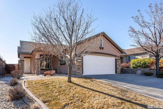 view of front of home featuring a front yard and a garage