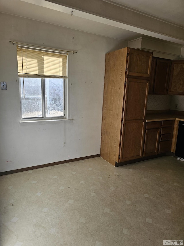 kitchen featuring decorative backsplash