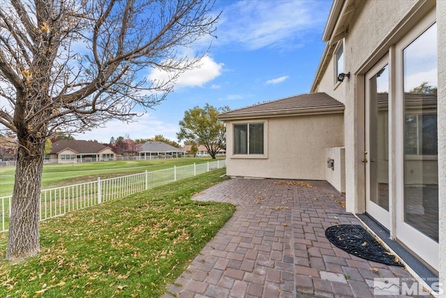 view of yard with a patio