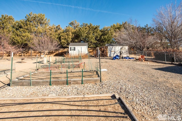 view of yard with a storage unit