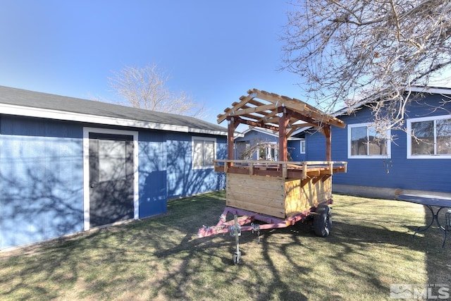 view of yard featuring a pergola