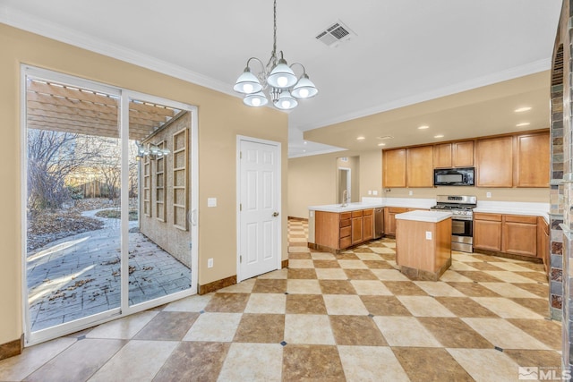 kitchen featuring crown molding, an inviting chandelier, hanging light fixtures, stainless steel appliances, and a kitchen island