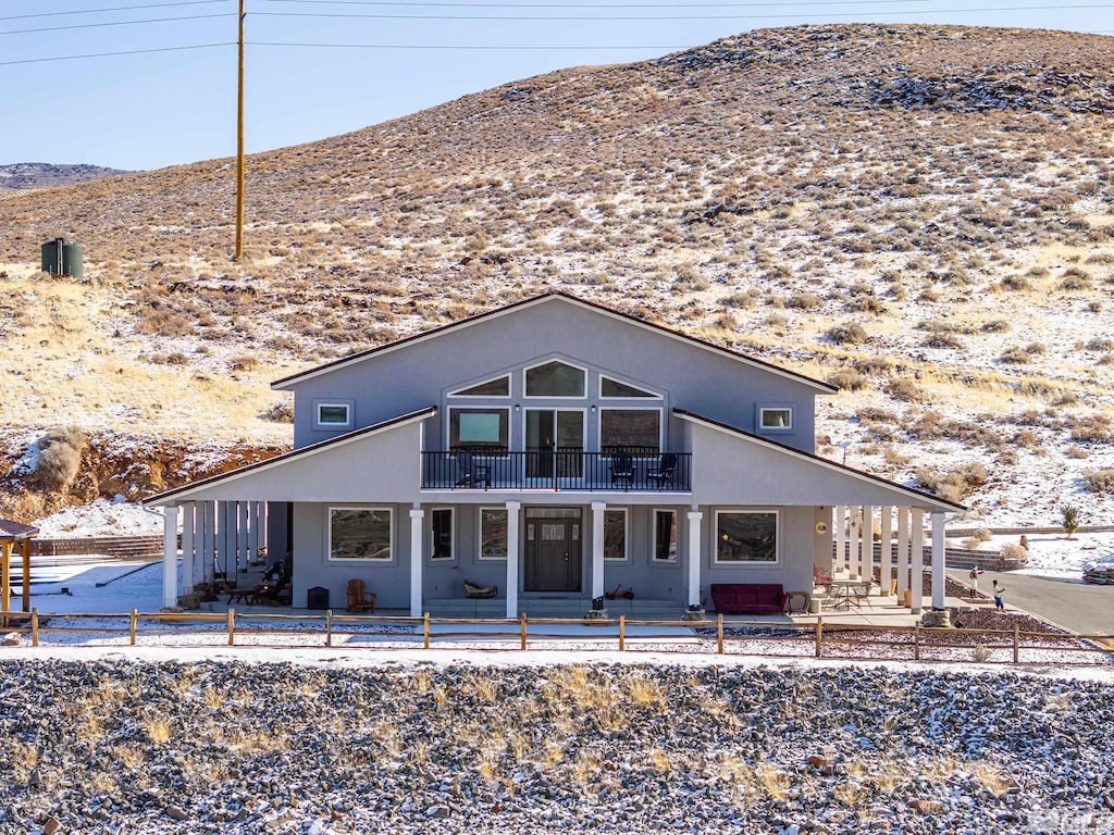 view of front of house featuring a balcony and a mountain view