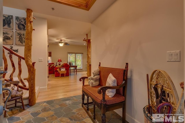 sitting room with ceiling fan