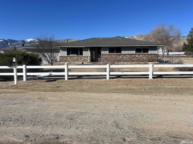 view of front of property featuring a mountain view