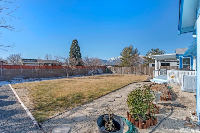 view of yard with a mountain view